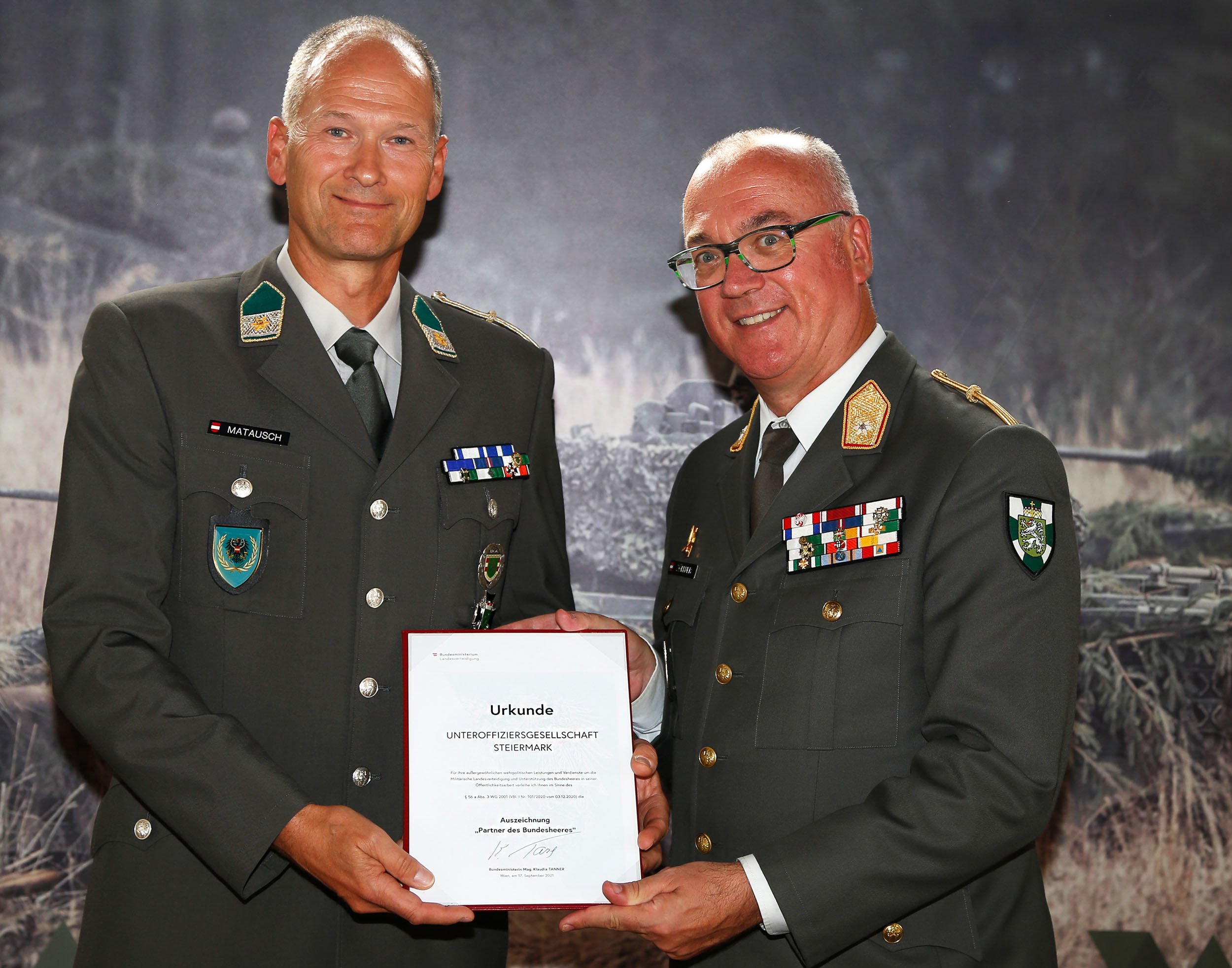 Vizeleutnant Andreas Matausch und Brigadier Mag. Heinz Zöllner